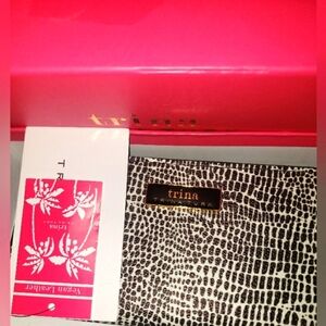 TRINA TURK ANIMAL PRINT ZIP AROUND WALLET NWT.
